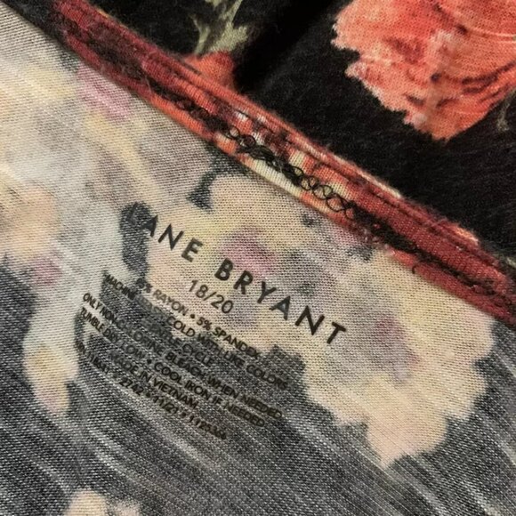 Lane Bryant. Size 18/20. Stretch. Rayon. Black Floral V-neck Pullover. B63 - Picture 6 of 6